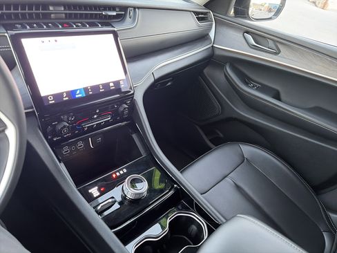 Used 2023 Jeep Grand Cherokee L Limited image 23