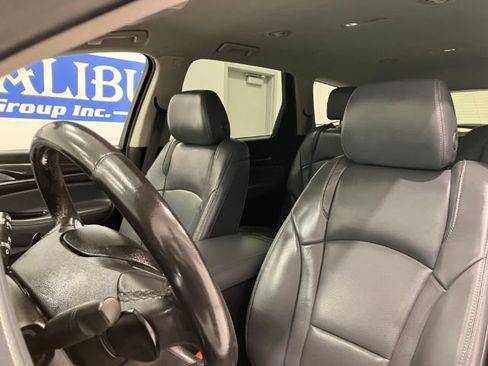 Used 2020 Buick Enclave Essence image 28