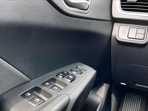 Used 2021 Hyundai Accent SE FWD image 36