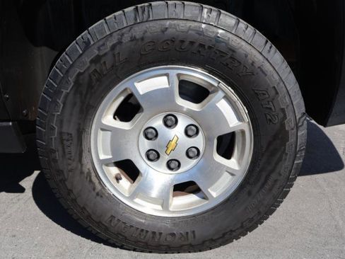 Used 2014 Chevrolet Suburban LT image 9