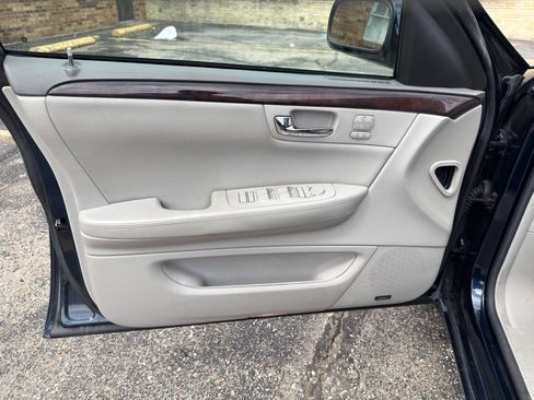 Used 2007 Cadillac DTS Performance image 32