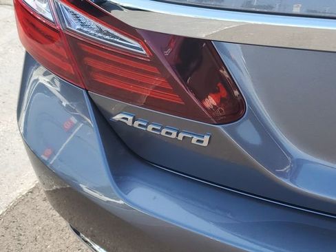 Used 2017 Honda Accord Touring image 7