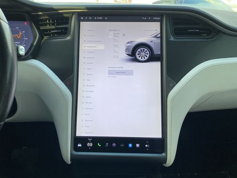 Used 2018 Tesla Model X 75D image 18
