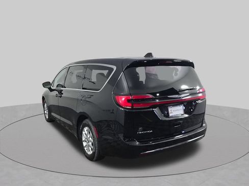 Used 2024 Chrysler Pacifica Touring-L FWD image 36