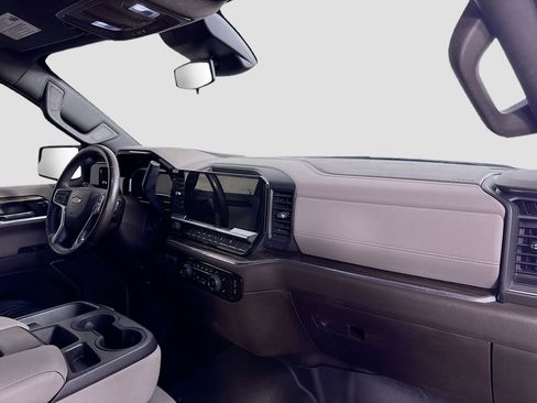 Used 2022 Chevrolet Silverado 1500 LT w/ Z71 Off-Road Package image 31