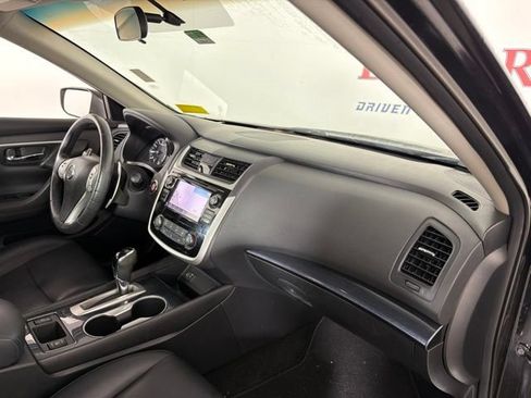 Used 2018 Nissan Altima 2.5 SR w/ SR Midnight Edition FWD image 17