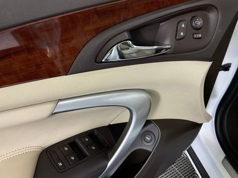 Used 2016 Buick Regal Premium FWD image 28