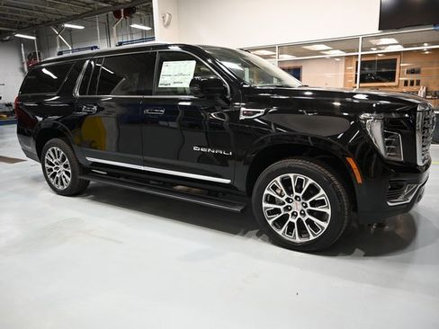 New 2026 GMC Yukon XL Denali w/ Denali Reserve Package image 8