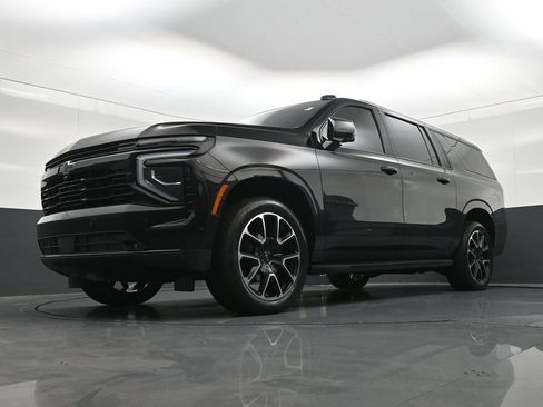 Used 2025 Chevrolet Suburban RST w/ Comfort Package RWD image 25