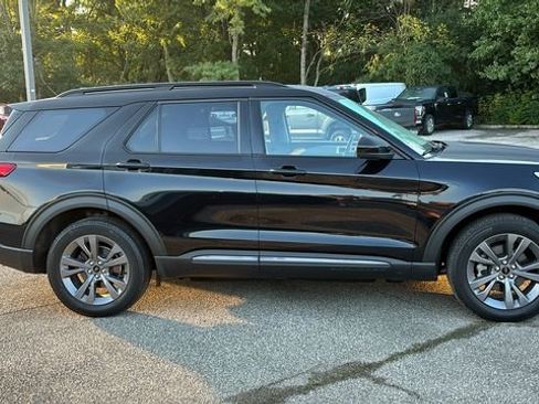 Used 2022 Ford Explorer XLT w/ Equipment Group 202A AWD/4WD image 26