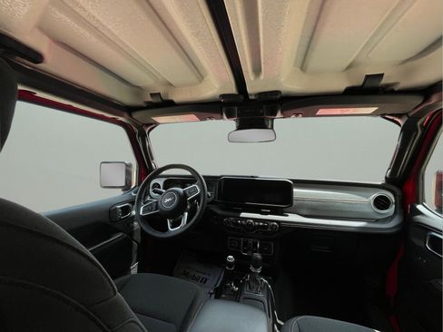 Used 2025 Jeep Wrangler Unlimited Sahara AWD/4WD image 30
