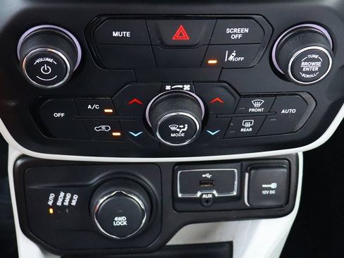 Used 2022 Jeep Renegade Limited AWD/4WD image 45