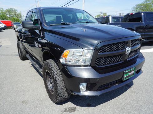 Used 2019 RAM 1500 Express w/ Express Value Package AWD/4WD image 3