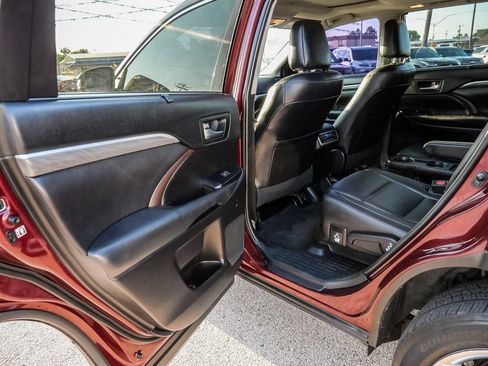 Used 2019 Toyota Highlander Limited w/ Carpet Mat Package (TMS) AWD/4WD image 29
