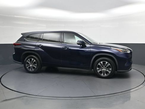 Used 2021 Toyota Highlander XLE FWD image 4