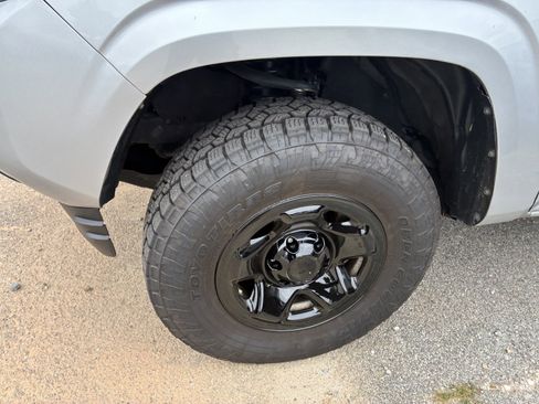 Used 2018 Toyota Tacoma SR w/ SR Convenience Package RWD image 5