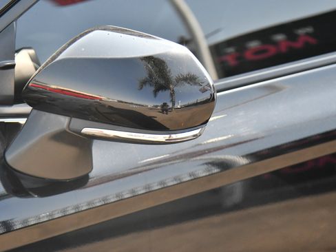 Used 2025 Toyota Camry SE w/ Convenience Package FWD image 13
