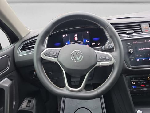 Used 2022 Volkswagen Tiguan SE AWD/4WD image 13