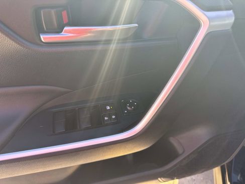 Used 2021 Toyota RAV4 XLE image 19