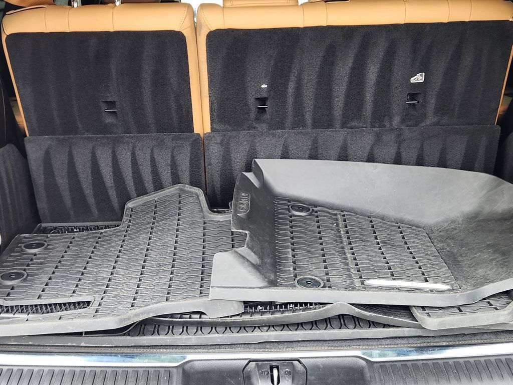 Used 2024 Jeep Grand Wagoneer Series III w/ Rear Seat Video Group 1 AWD/4WD image 12