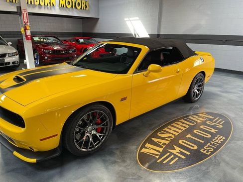 Used 2017 Dodge Challenger SRT w/ Technology Group image 55