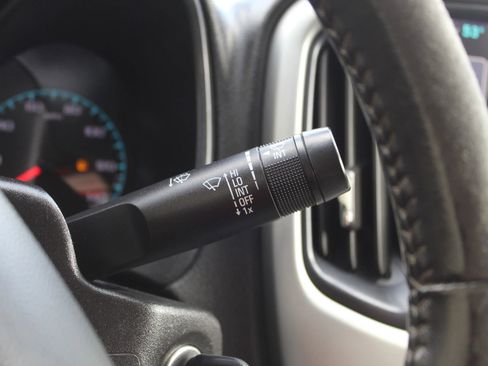 Used 2015 Chevrolet Colorado LT w/ Luxury Package image 29