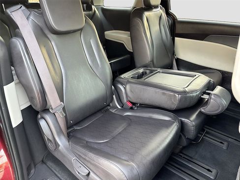 Used 2024 Kia Carnival LX image 27