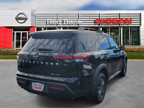 Used 2024 Nissan Pathfinder SV image 6