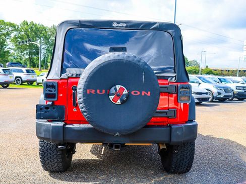 Used 2016 Jeep Wrangler Unlimited Rubicon w/ Max Tow Package AWD/4WD image 5