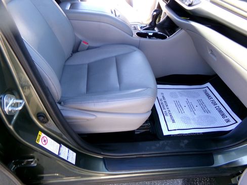 Used 2015 Toyota Highlander XLE image 24
