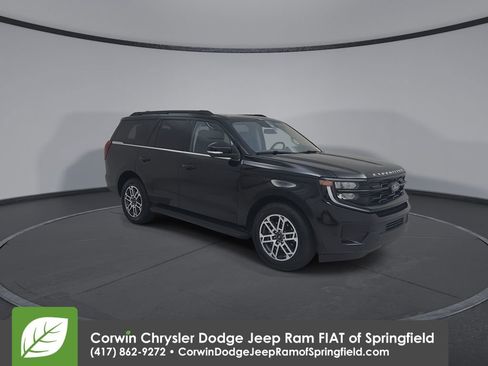 Used 2025 Ford Expedition Active AWD/4WD image 3