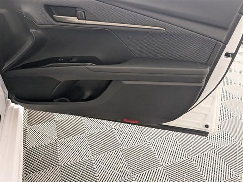 Used 2025 Toyota Camry SE image 30