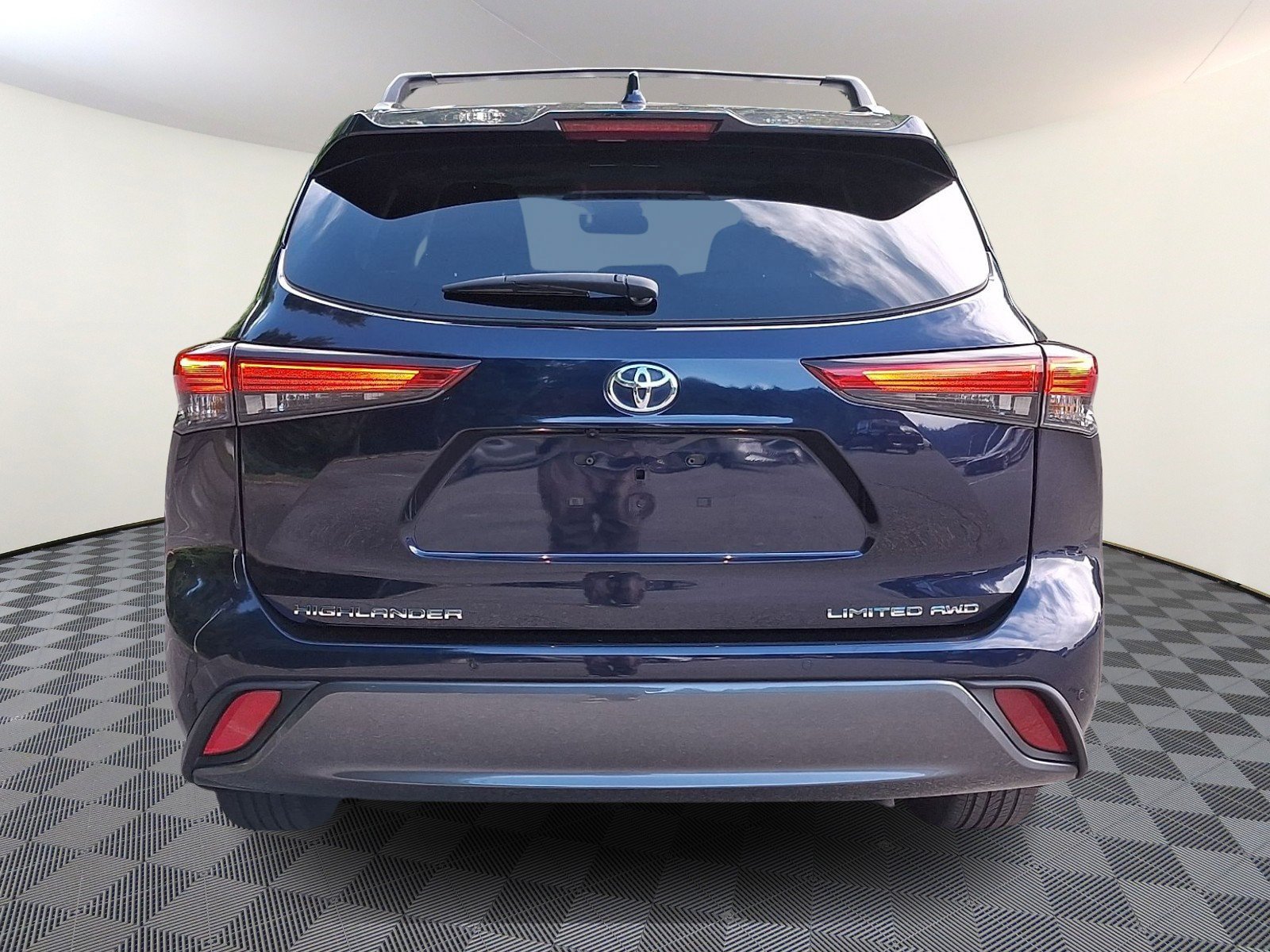 Used 2022 Toyota Highlander Limited AWD/4WD image 5