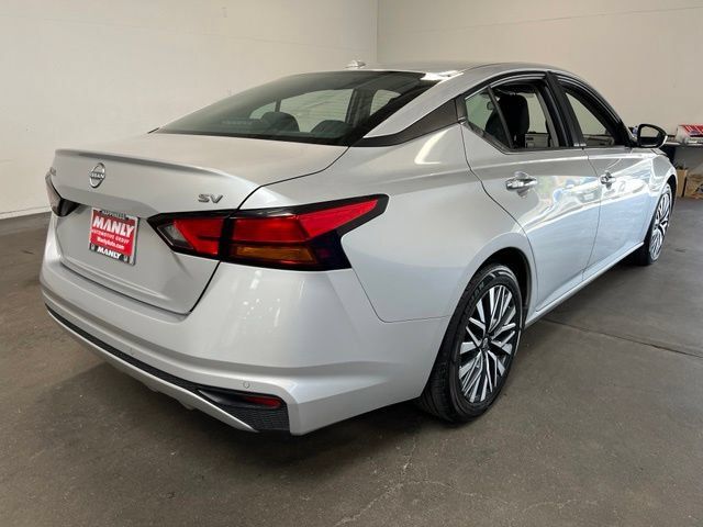 Used 2024 Nissan Altima 2.5 SV FWD image 3