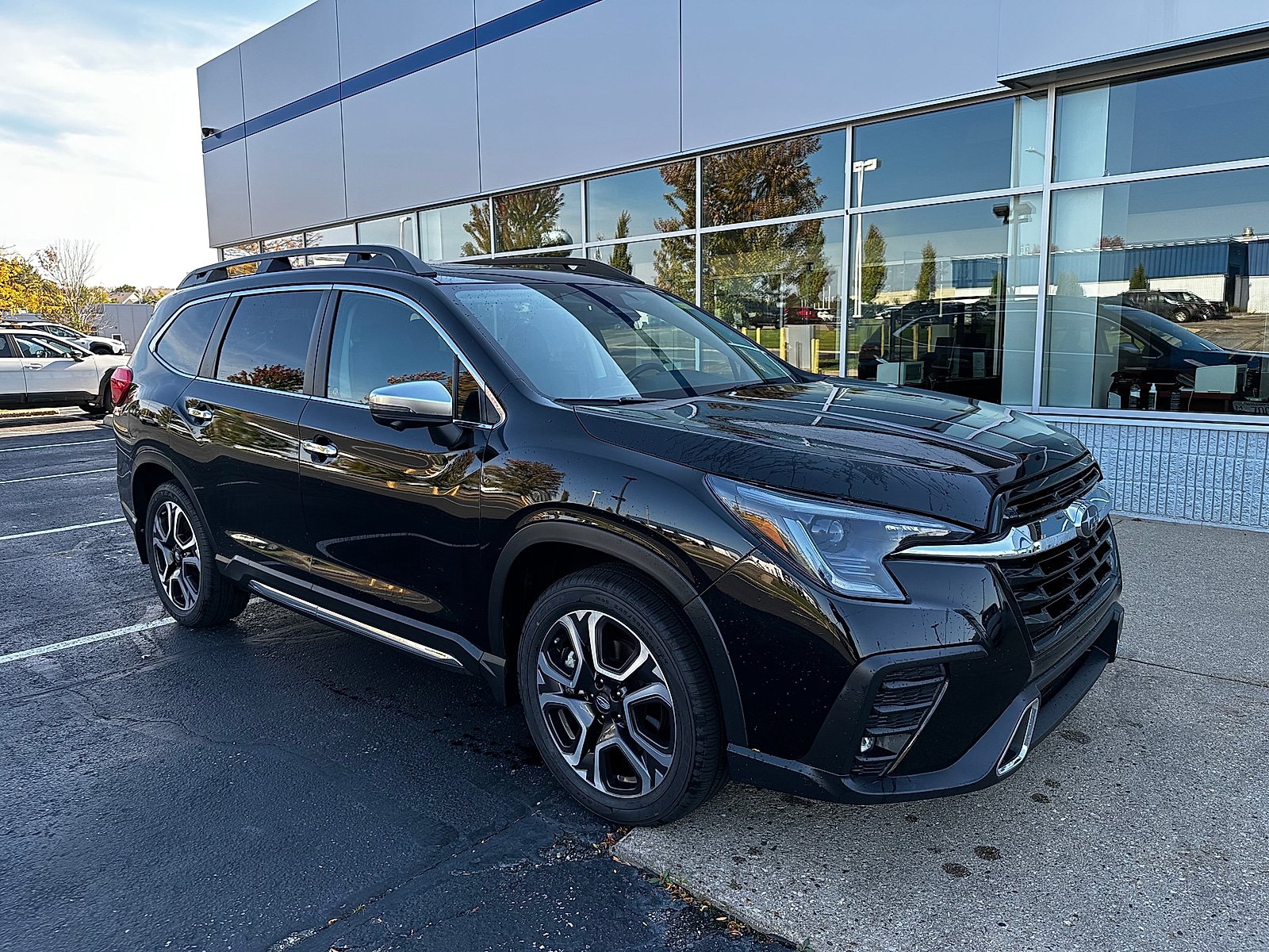 Used 2023 Subaru Ascent Touring AWD/4WD image 1