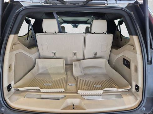 Used 2023 Cadillac Escalade ESV Premium Luxury w/ Performance Package AWD/4WD image 6