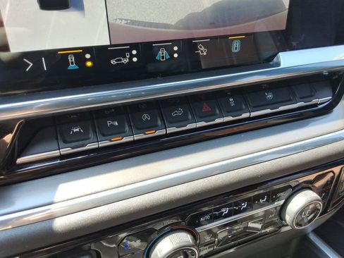 Certified 2023 Chevrolet Silverado 1500 High Country w/ High Country Premium Package AWD/4WD image 34