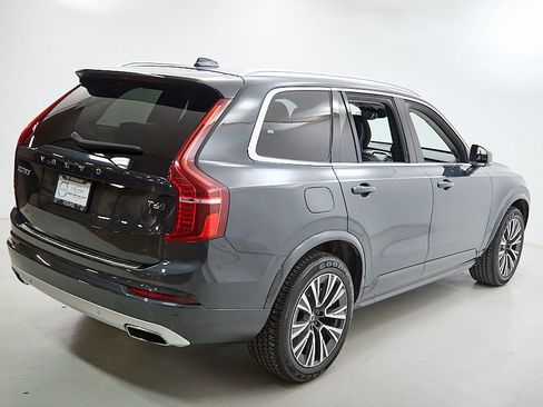 Used 2021 Volvo XC90 T6 Momentum w/ Climate Package image 9
