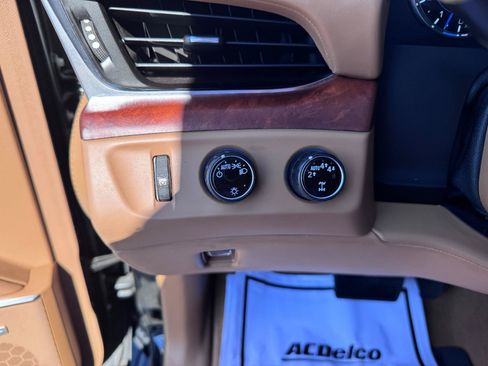Used 2017 Cadillac Escalade Platinum AWD/4WD image 29