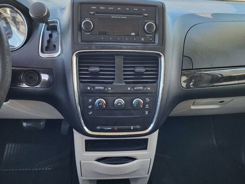Used 2016 Dodge Grand Caravan American Value Package FWD image 13