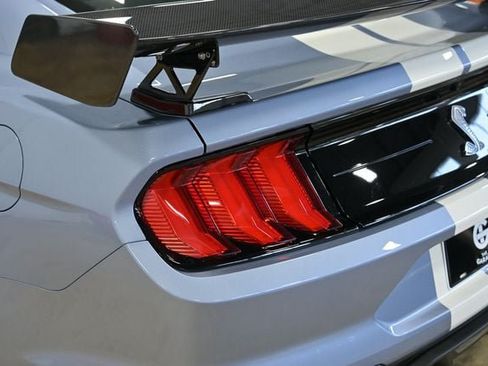 Used 2022 Ford Mustang Shelby GT500 w/ Carbon Fiber Track Pack RWD image 18