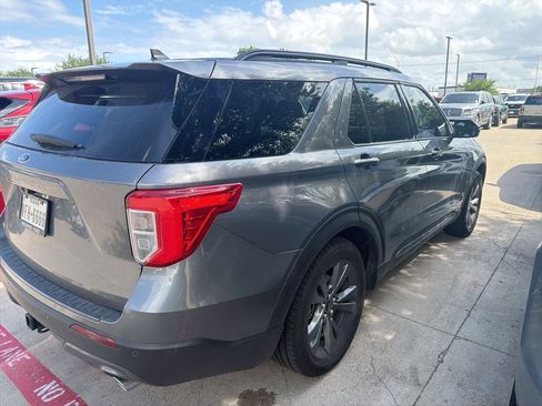 Used 2023 Ford Explorer XLT w/ Equipment Group 202A image 3