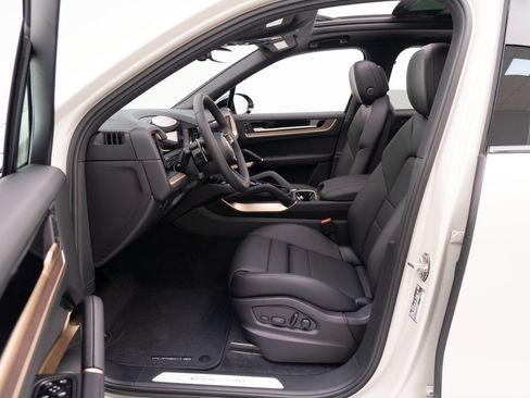 New 2026 Porsche Cayenne image 17