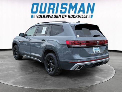 Used 2025 Volkswagen Atlas Peak Edition SE image 4