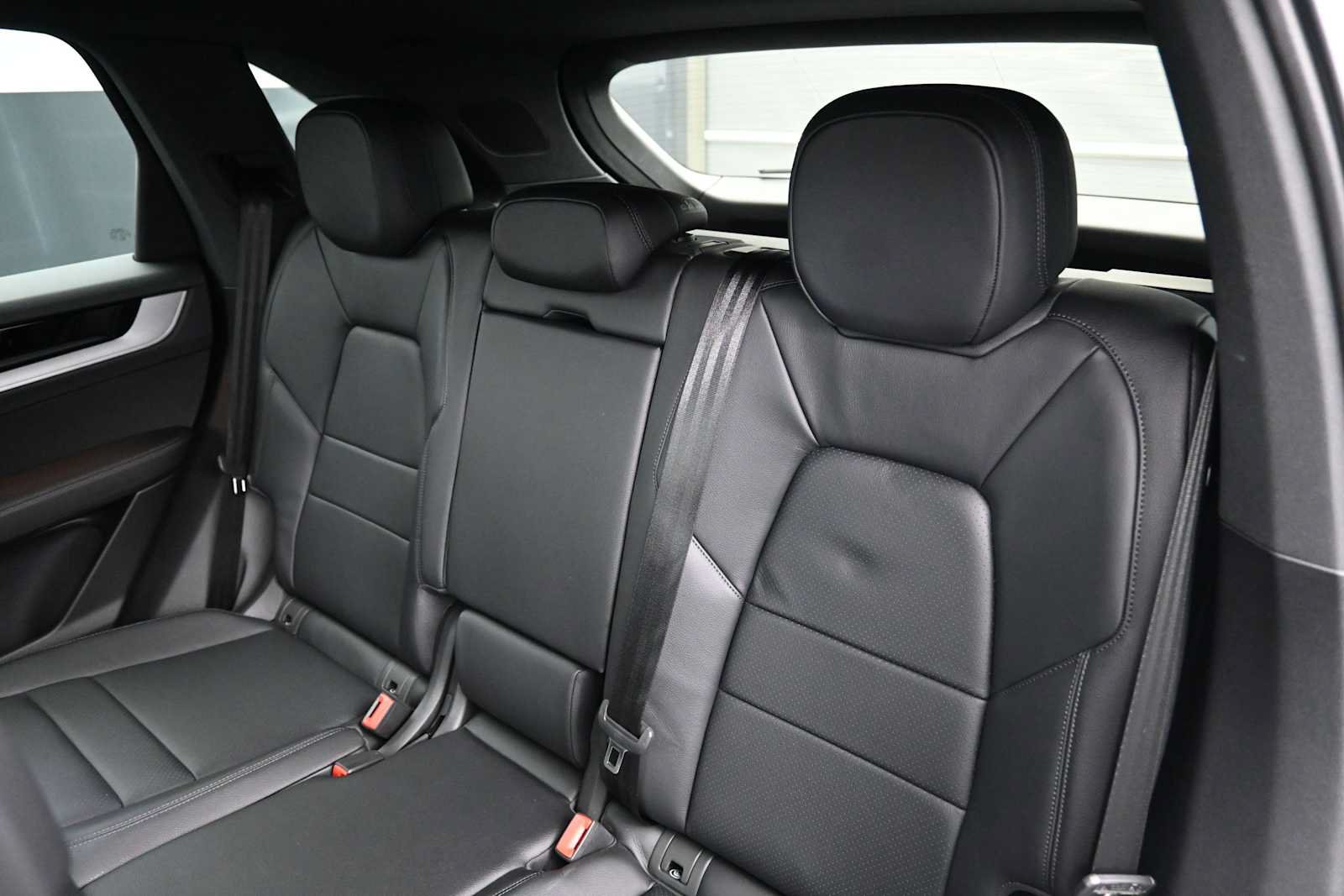 Certified 2024 Porsche Cayenne AWD/4WD image 18