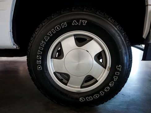 Used 1997 GMC Sierra 1500 4x4 Regular Cab w/ Marketing Option Pkg 3 image 40