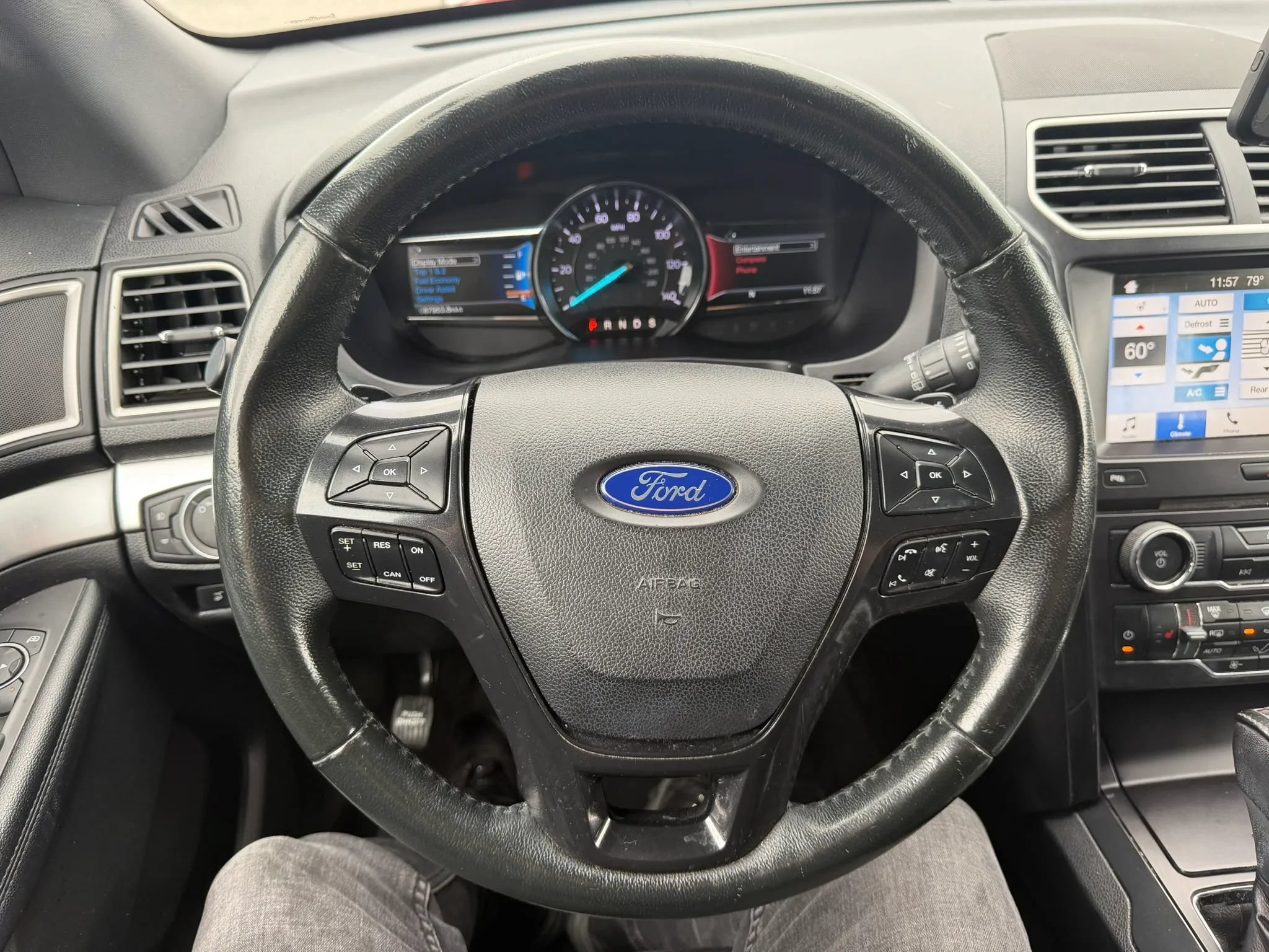 Used 2017 Ford Explorer XLT w/ Equipment Group 202A AWD/4WD image 11