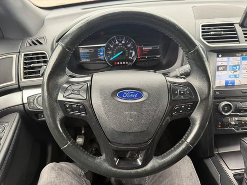 Used 2017 Ford Explorer XLT w/ Equipment Group 202A AWD/4WD image 11