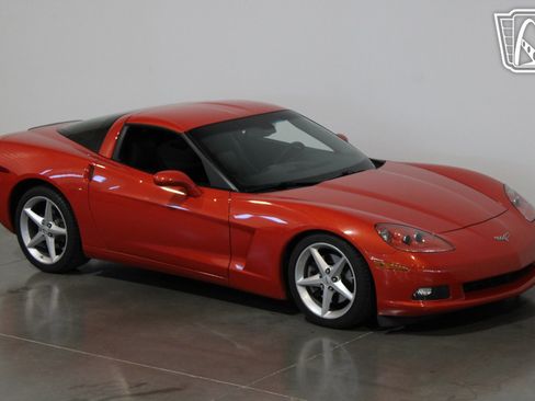 Used 2011 Chevrolet Corvette Coupe w/ 1LT image 10