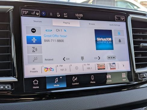 Used 2024 Chrysler Pacifica Touring-L image 20